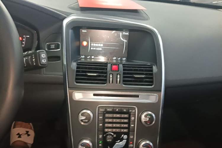 Used Volvo XC60 2016 T5 Smart Version Audio And AC Panel