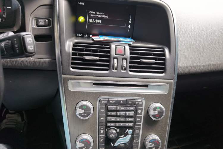 Used Volvo XC60 2016 T5 AWD Zhiyuan Edition Audio And AC Panel
