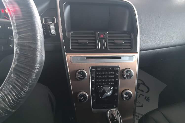 Used Volvo XC60 2016 T5 Smart Upgrade Model Audio And AC Panel