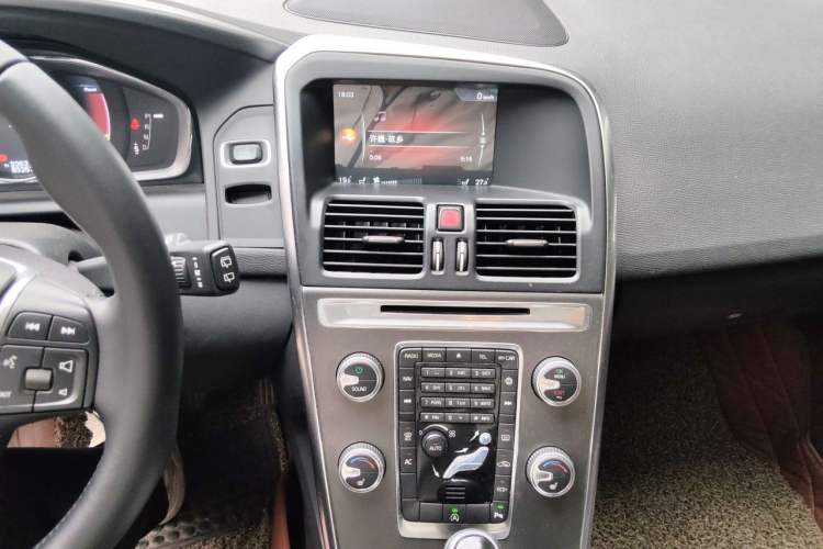 Used Volvo XC60 2016 T5 Smart Version Audio And AC Panel