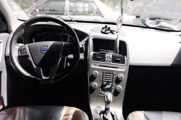 Used Volvo XC60 2016 T5 AWD Zhiyuan Edition Center Console