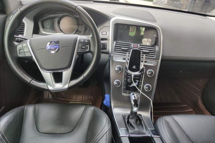 Used Volvo XC60 2016 T5 AWD Zhiyuan Edition Center Console