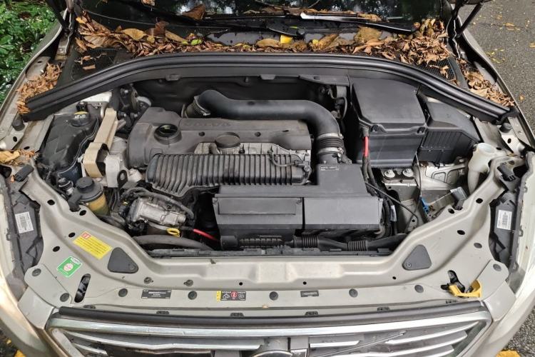 Used Volvo XC60 2016 T5 AWD Zhiyuan Edition Engine Bay