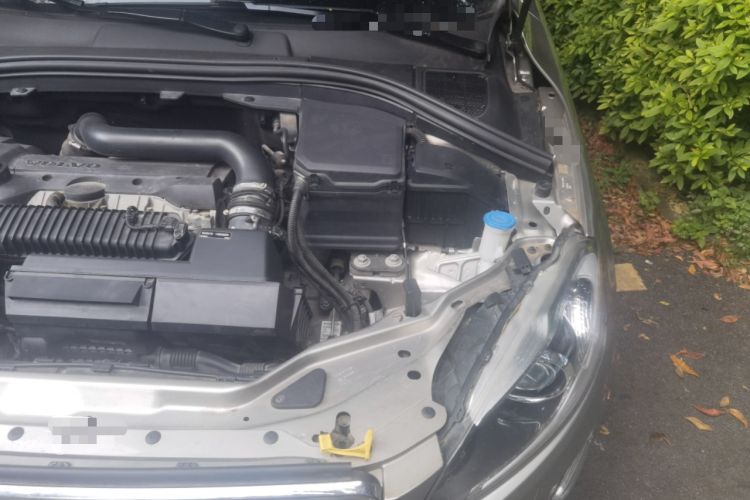 Used Volvo XC60 2016 T5 AWD Zhiyuan Edition Engine Bay Left