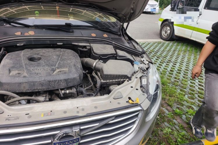 Used Volvo XC60 2016 T5 Smart Upgrade Model Engine Bay Left