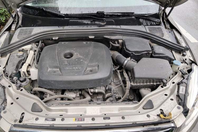 Used Volvo XC60 2016 T5 Smart Version Engine Bay