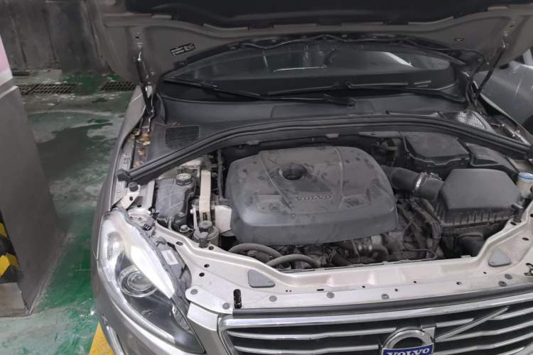 Used Volvo XC60 2016 T5 Smart Upgrade Model Engine Bay Right