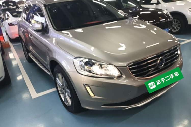 Used Volvo XC60 2016 T5 Smart Version Front Right 45 Deg