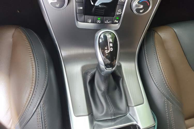 Used Volvo XC60 2016 T5 AWD Zhiyuan Edition Gear Lever
