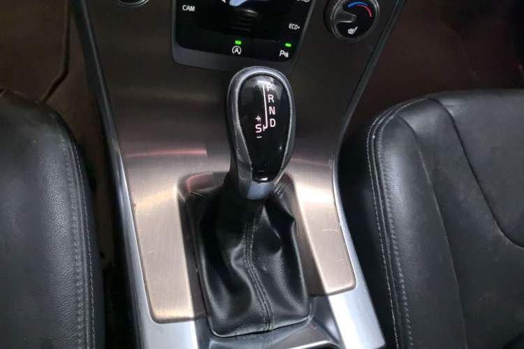 Used Volvo XC60 2016 T5 Smart Upgrade Model Gear Lever