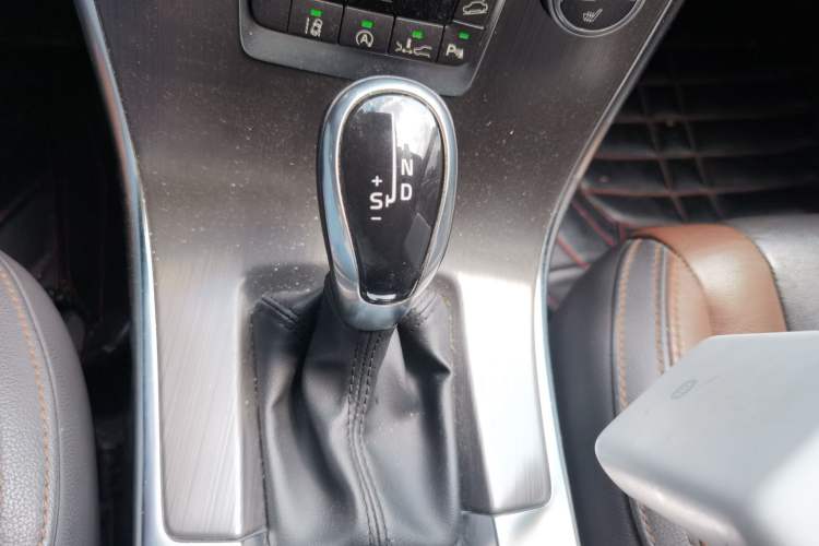 Used Volvo XC60 2016 T5 AWD Zhiyuan Edition Gear Lever