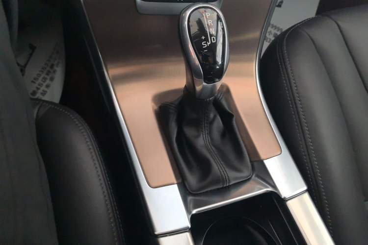Used Volvo XC60 2016 T5 Smart Upgrade Model Gear Lever