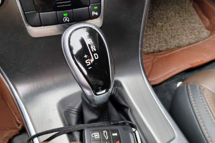 Used Volvo XC60 2016 T5 Smart Version Gear Lever