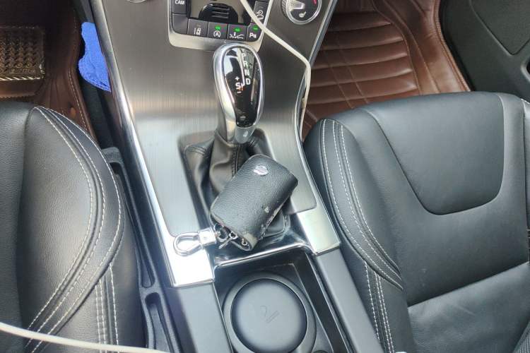 Used Volvo XC60 2016 T5 AWD Zhiyuan Edition Gear Lever