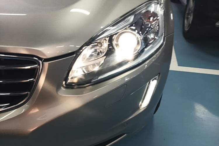 Used Volvo XC60 2016 T5 Smart Version Left Front Headlight