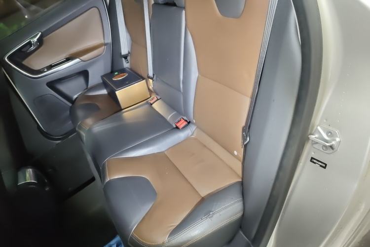 Used Volvo XC60 2016 T5 AWD Zhiyuan Edition Left Rear Seat