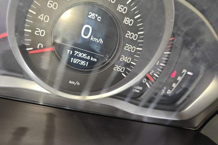 Used Volvo XC60 2016 T5 Smart Upgrade Model Odometer Close Up