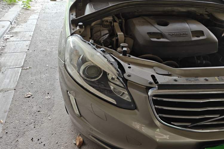 Used Volvo XC60 2016 T5 Smart Upgrade Model Right Front Headlight