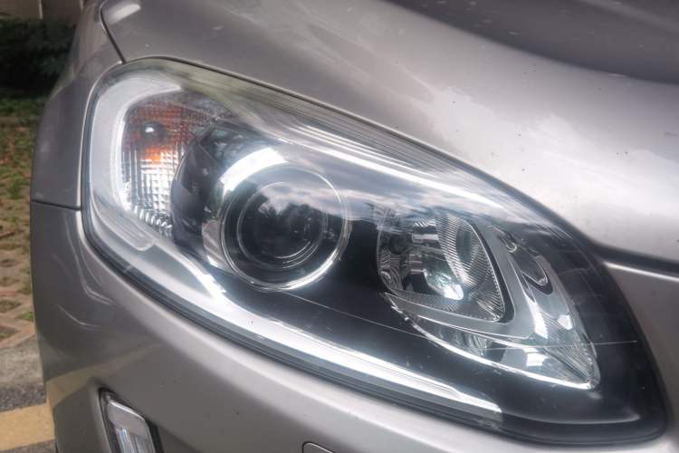 Used Volvo XC60 2016 T5 AWD Zhiyuan Edition Right Front Headlight