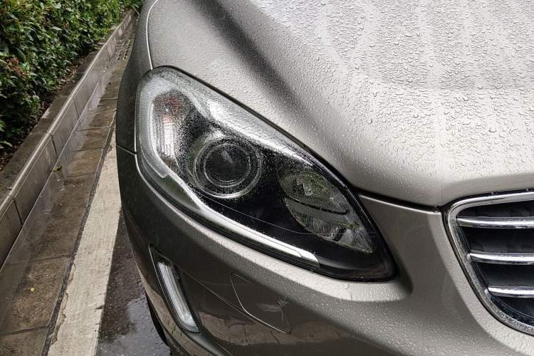 Used Volvo XC60 2016 T5 Smart Version Right Front Headlight