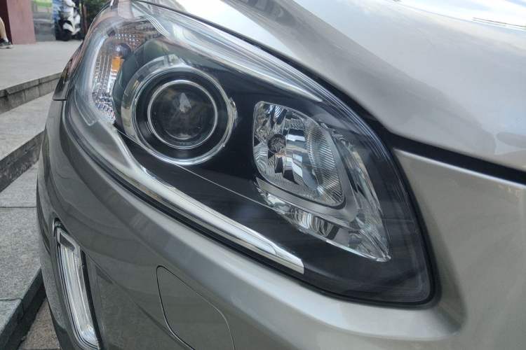 Used Volvo XC60 2016 T5 AWD Zhiyuan Edition Right Front Headlight