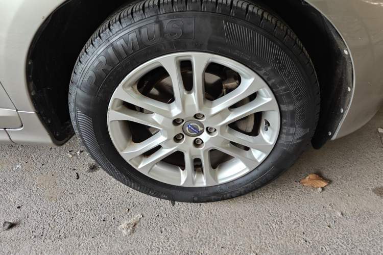 Used Volvo XC60 2016 T5 Smart Upgrade Model Right Front Wheel Hub