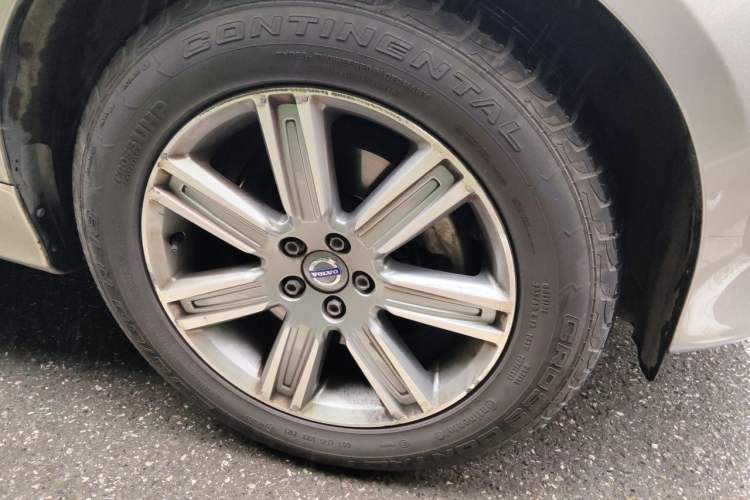 Used Volvo XC60 2016 T5 Smart Version Right Front Wheel Hub