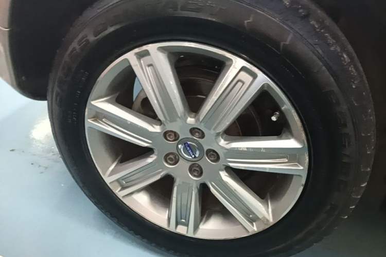 Used Volvo XC60 2016 T5 Smart Version Right Rear Wheel Hub