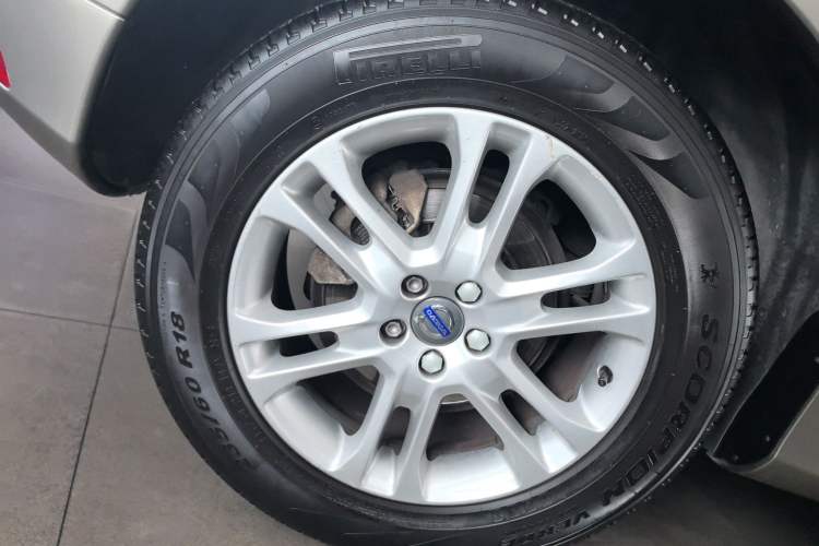 Used Volvo XC60 2016 T5 Smart Upgrade Model Right Rear Wheel Hub