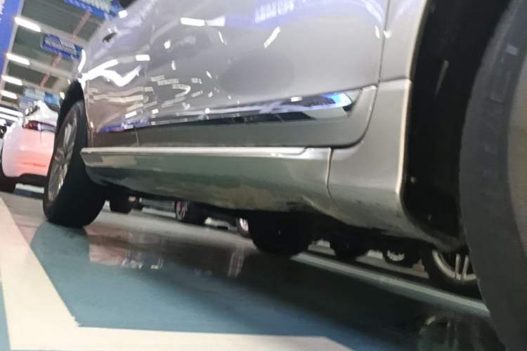 Used Volvo XC60 2016 T5 Smart Version Right Side Sill