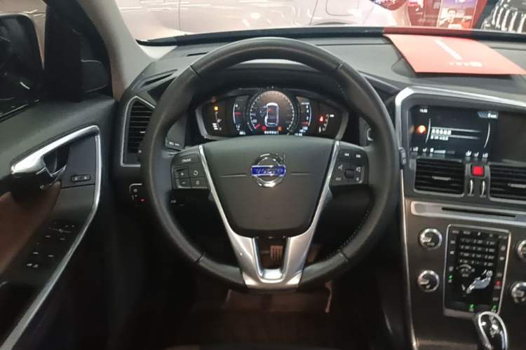 Used Volvo XC60 2016 T5 Smart Version Steering Wheel
