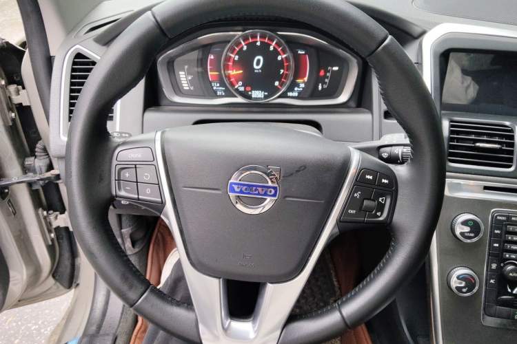 Used Volvo XC60 2016 T5 Smart Version Steering Wheel