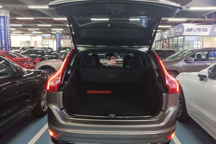 Used Volvo XC60 2016 T5 Smart Version Trunk