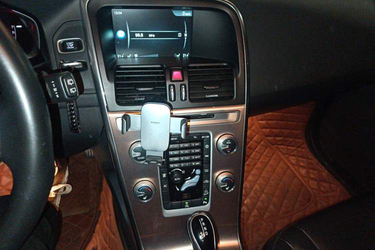 Used Volvo XC60 2016 T5 Smart Upgrade Model Audio And AC Panel