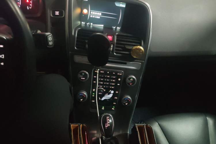 Used Volvo XC60 2016 T5 Smart Version Audio And AC Panel