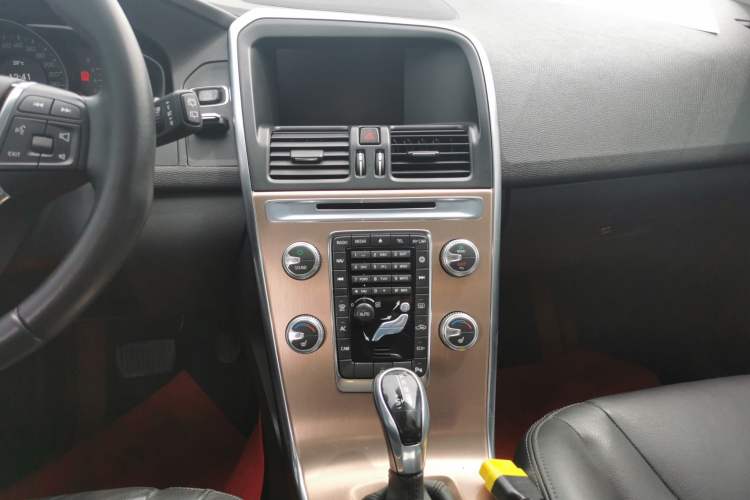 Used Volvo XC60 2016 T5 Smart Upgrade Model Audio And AC Panel