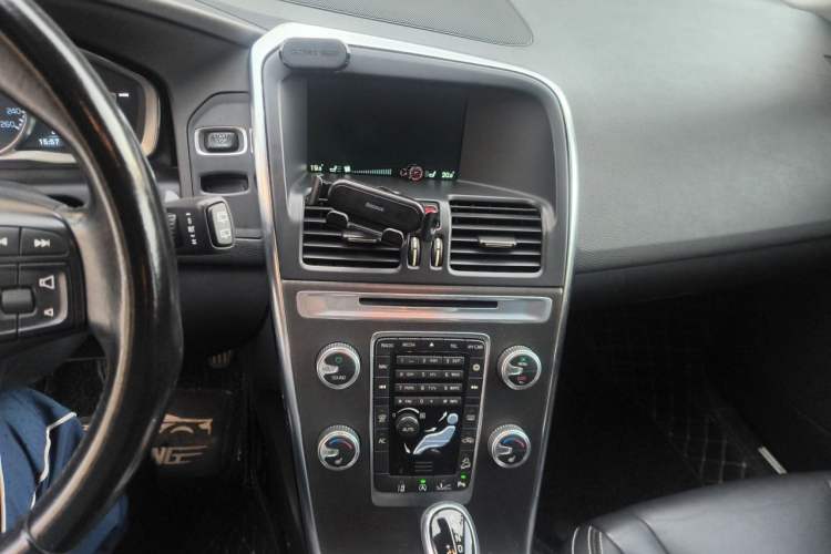 Used Volvo XC60 2016 T5 AWD Zhiyuan Edition Audio And AC Panel