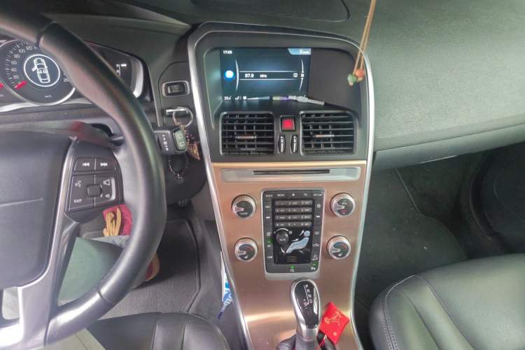 Used Volvo XC60 2016 T5 Smart Upgrade Model Audio And AC Panel