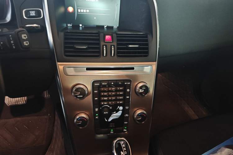 Used Volvo XC60 2016 T5 Smart Drive Edition Audio And AC Panel
