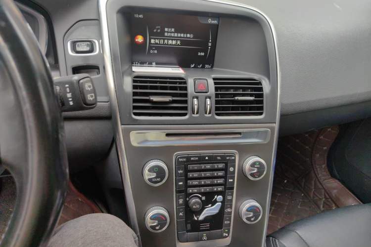 Used Volvo XC60 2016 T5 Smart Version Audio And AC Panel