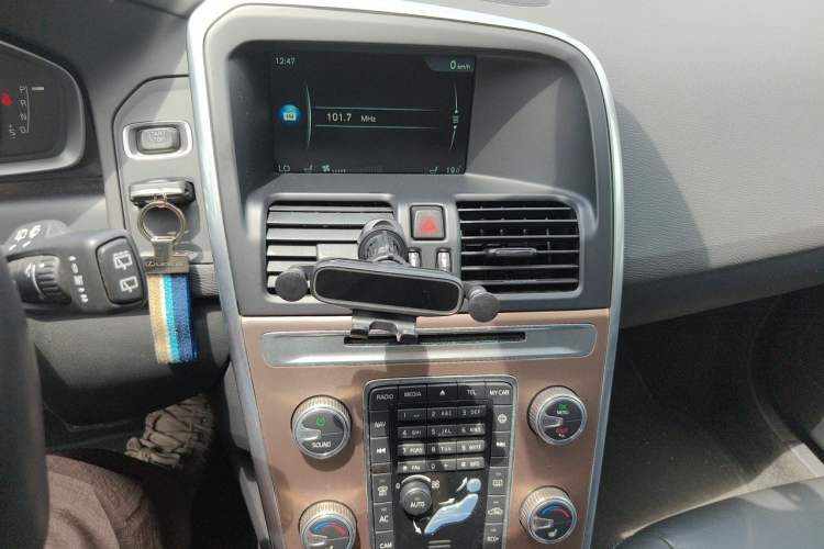 Used Volvo XC60 2016 T5 Smart Upgrade Model Audio And AC Panel