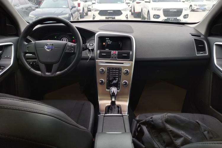 Used Volvo XC60 2016 T5 Smart Drive Edition Center Console