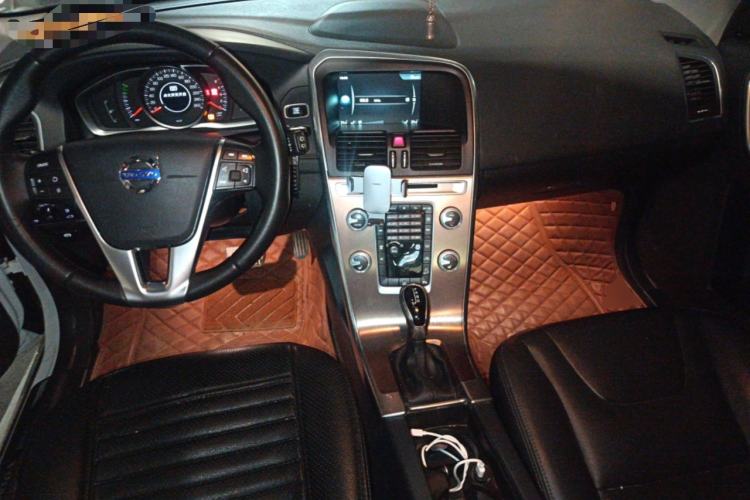Used Volvo XC60 2016 T5 Smart Upgrade Model Center Console