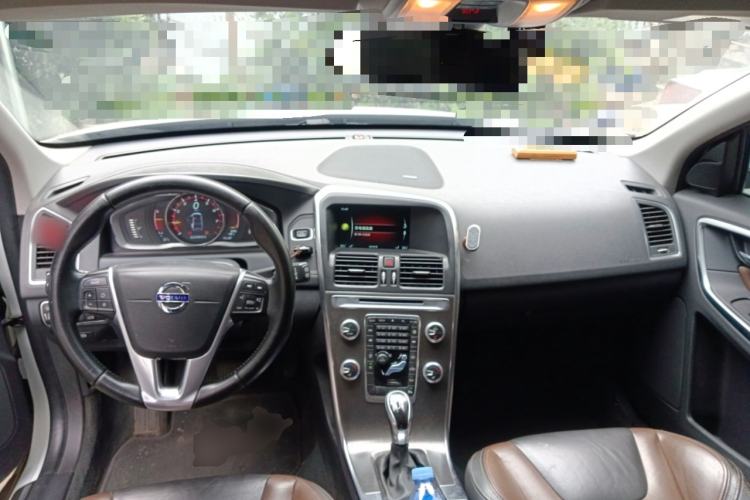 Used Volvo XC60 2016 T5 Smart Version Center Console