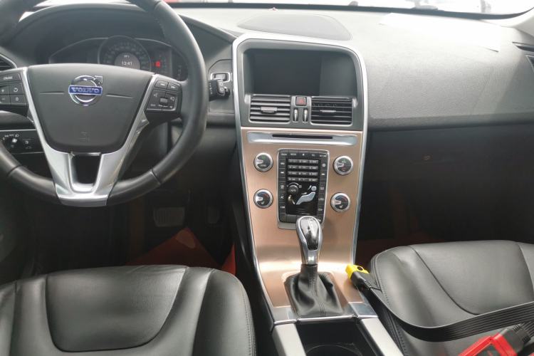 Used Volvo XC60 2016 T5 Smart Upgrade Model Center Console