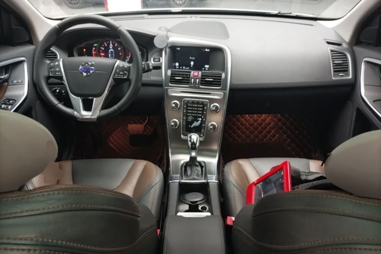 Used Volvo XC60 2016 T5 AWD Zhiyuan Edition Center Console