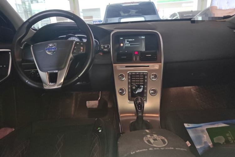 Used Volvo XC60 2016 T5 Smart Drive Edition Center Console