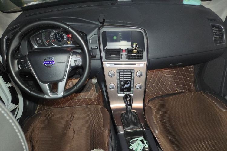 Used Volvo XC60 2016 T5 Smart Upgrade Model Center Console