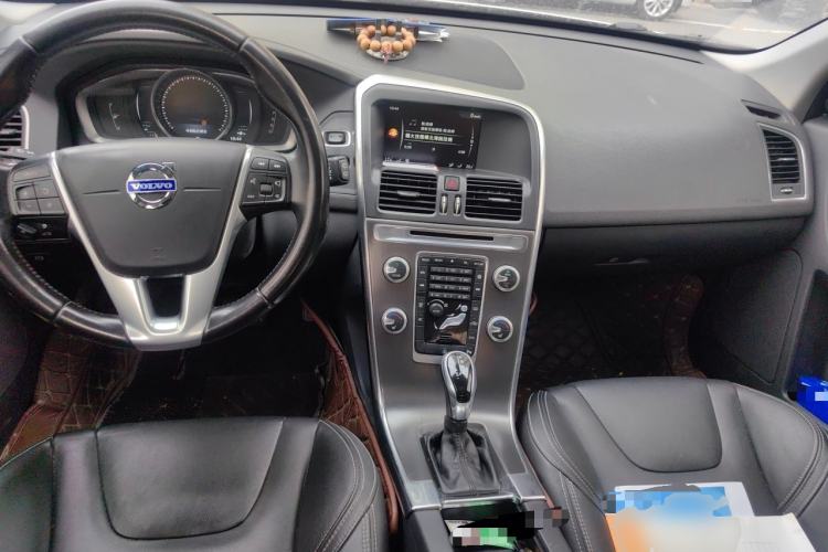 Used Volvo XC60 2016 T5 Smart Version Center Console
