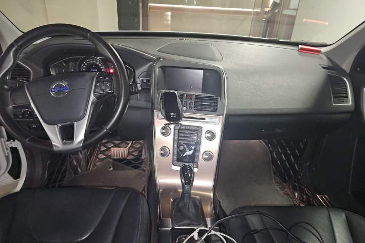 Used Volvo XC60 2016 T5 Smart Drive Edition Center Console